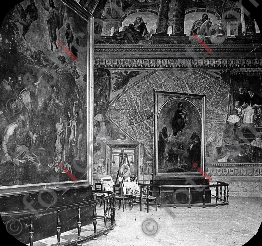 Der Saal der Verklärung in den Vatikanischen Museen - Foto foticon-simon-033-015-sw.jpg | foticon.de - Bilddatenbank für Motive aus Geschichte und Kultur